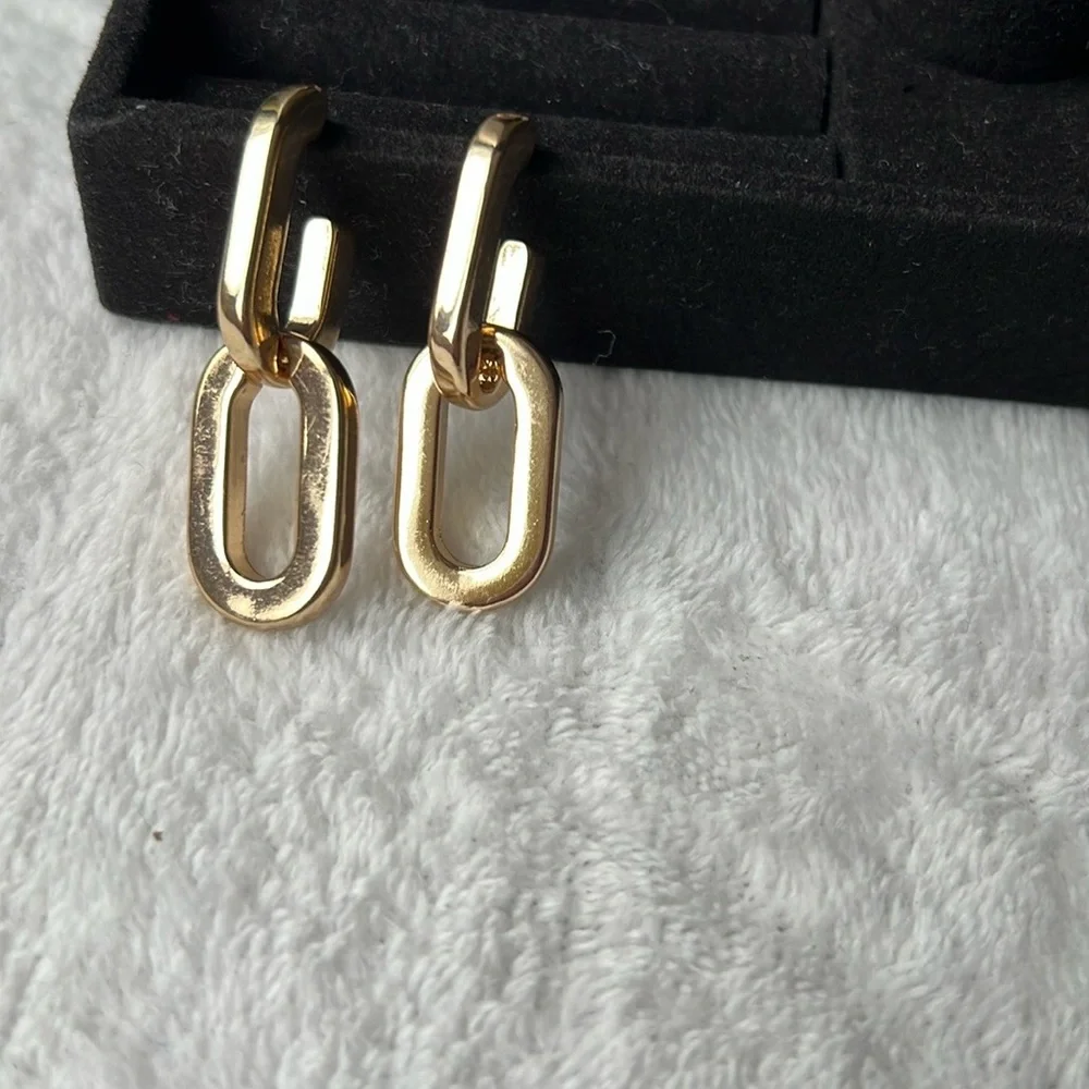 Set of 4 Beautiful Earrings - Picture 3 of 12